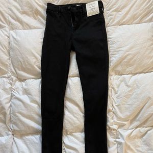 Abercrombie & Fitch Black Jean Leggings. Size 27. NWT.